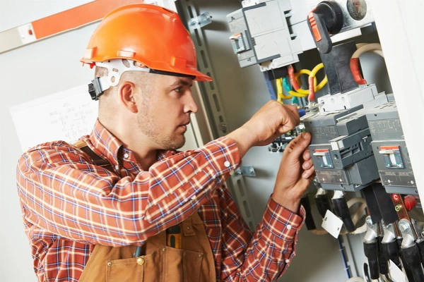 Common Signs Your Circuit Breaker Needs Professional Repair Hollywood, FL