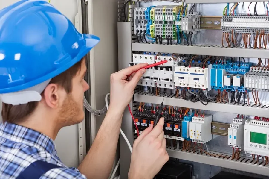 How To Spot The Signs That Your Electrical System Needs Repair Hollywood, FL
